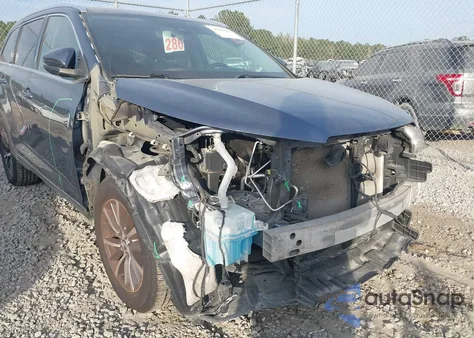 2019 Toyota Highlander Xle z USA, uszkodzony, nr VIN 5TDJZRFH7KS724490